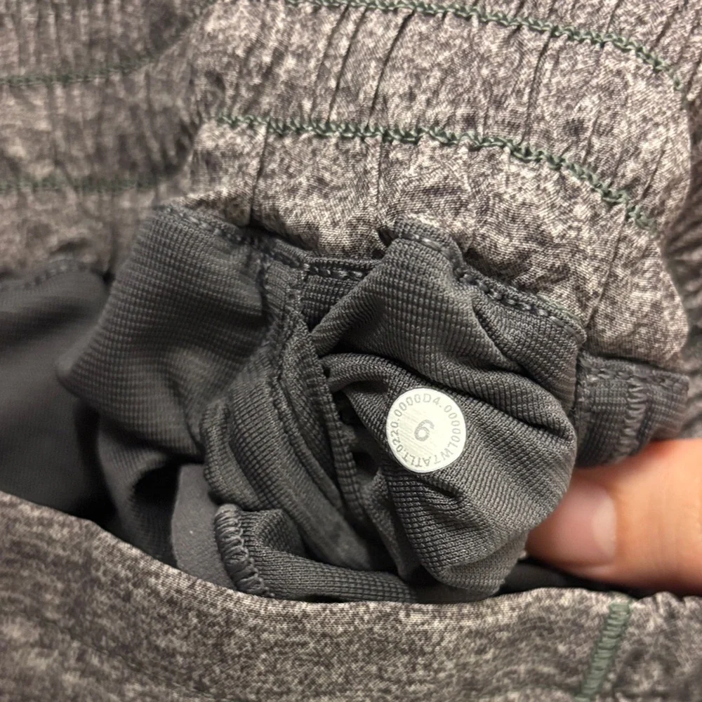 Lululemon Hotty Hot Short II *Long 4" Heather Lux Multi Black W7ATLT - Picture 3 of 3